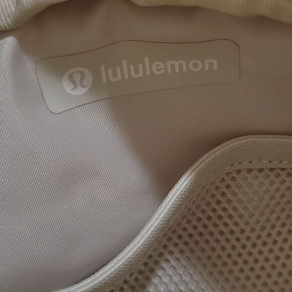 LULULEMON NWT WHITE OPAL/GOLD HARDWARE FLEECE EVERYWHERE BELT BAG LARGE 2L - Picture 8 of 14